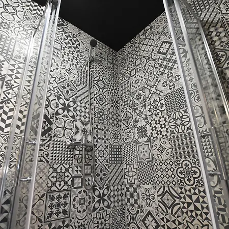 Dukes Aparthostel - Prywatne