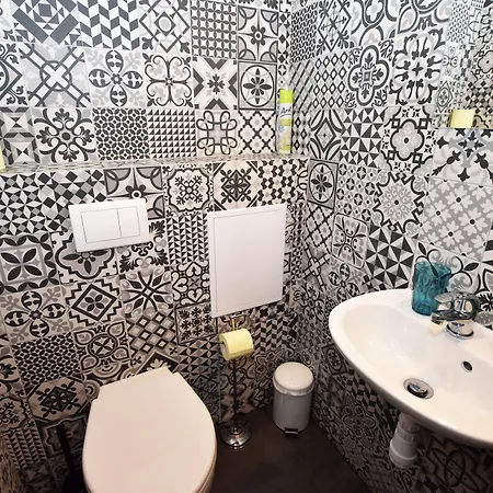 Dukes Aparthostel - Prywatne