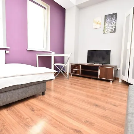 Dukes Aparthostel - Prywatne بيت شباب